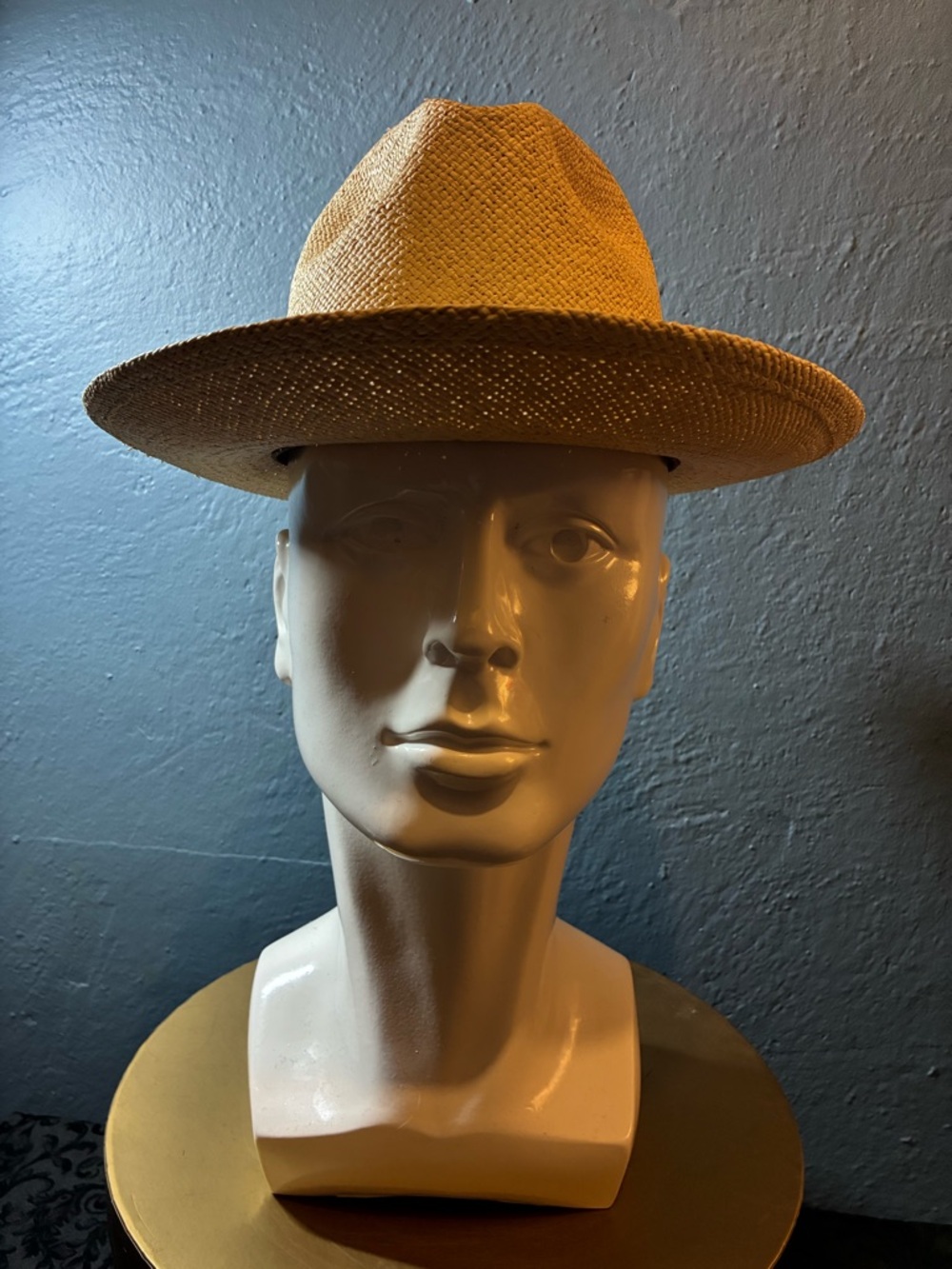 Goorin Bros Straw  Toquilla Fedora Hat in Tan Beige with Black Band. Size Small.